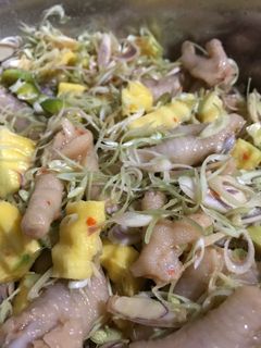 Hình của món Chân gà sốt thái.