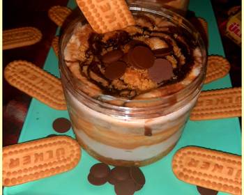 Easy Fast Cooking Biscuit pudding with dulce de leche Practical Delicious