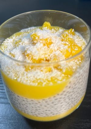 Une photo de Verrine crème de mangue et crème de chia