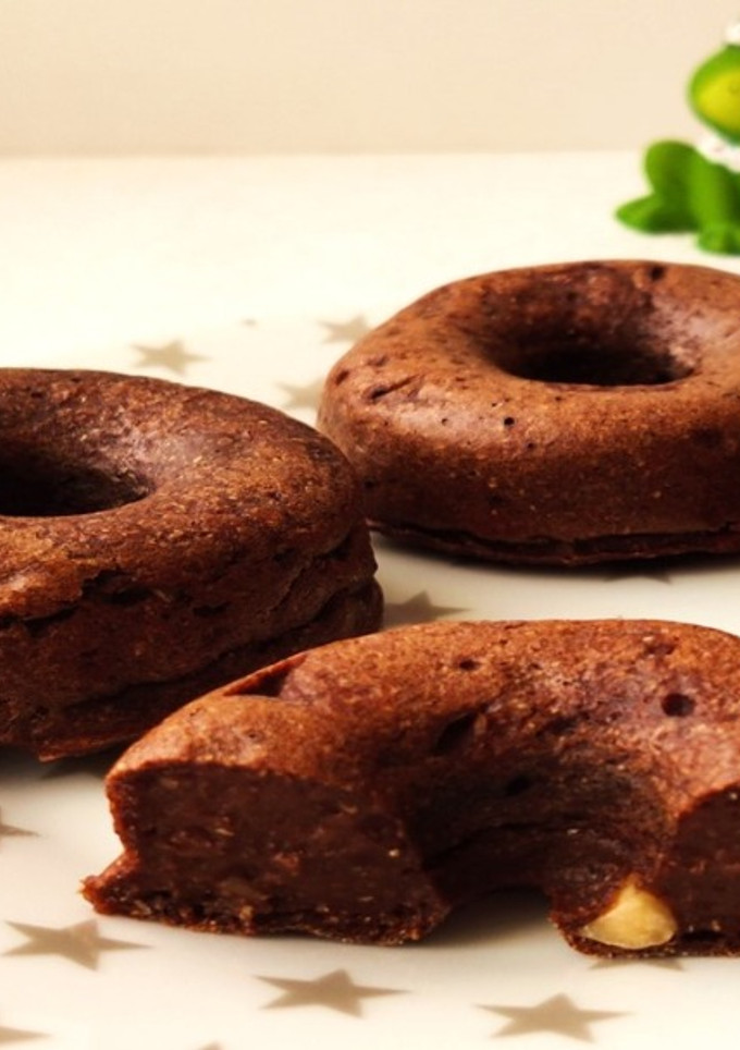 Una foto de Brownie Donuts veganos (sin azúcar)