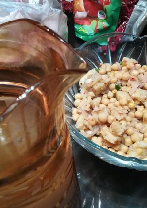 A picture of Allu chany with imli ka pani.