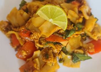 The New Way Making Recipe Thai Drunken Noodles with chicken Very Delicious