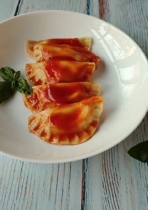 A picture of Ricotta and Basil Ravioli with Tomato Sauce.