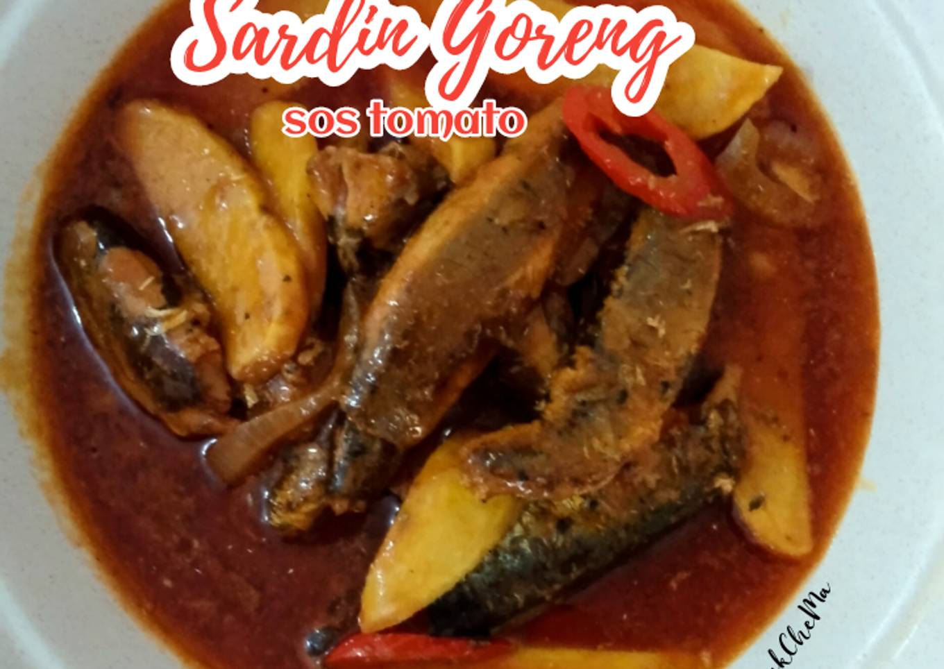 Ikan sarden bakar dengan saus tomat