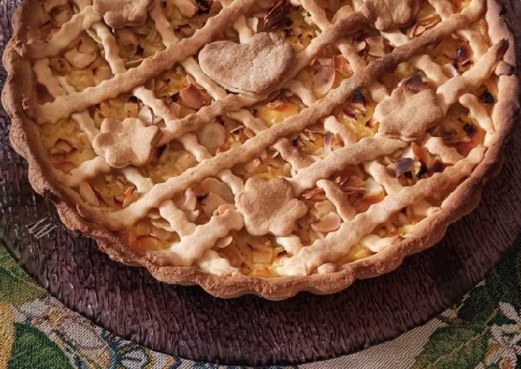 Simple Way to Prepare Award-winning Pie alle mele e scaglie di mandorla