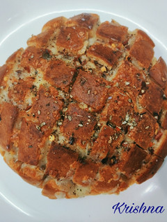 A picture of Pull-Apart Garlic Cheese Bread 😋 🍞🍞.