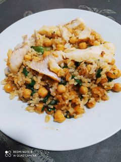 Una foto de Garbanzos con acelgas y merluza