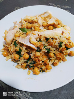 Una foto de Garbanzos con acelgas y merluza