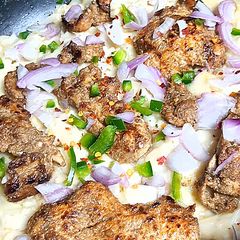 Alfredo creamy pasta with chicken A picture of Alfredo creamy pasta with chicken.