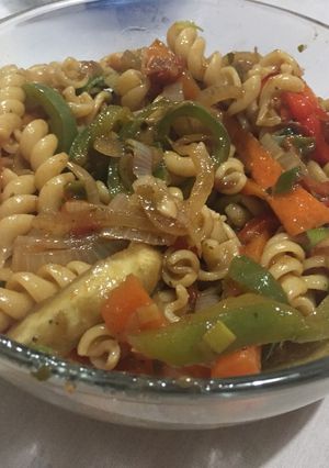 Una foto de Salteado de fideos con vegetales