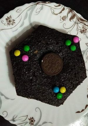 ओरियो बिस्कुट केक प्रेसर कुकर में (Oreo biscuit cake pressure cooker mein recipe in hindi) रेसिपी मुख्य फोटो