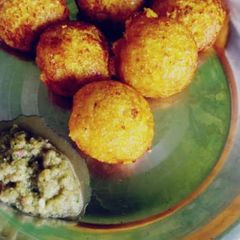 A picture of Appe with Coriander Chutney.