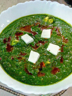 A picture of Palak paneer.