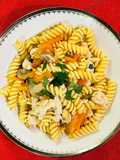 Pasta con carote e funghi al pollo