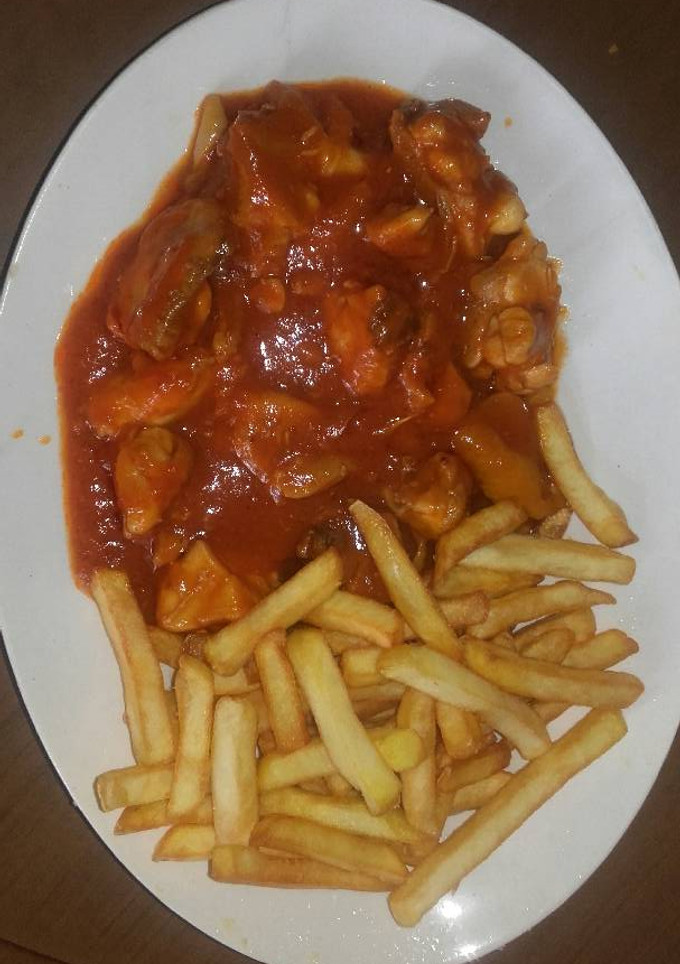 Una foto de Pollo en salsa de tomate
