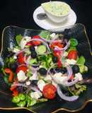 Ensalada Griega Con Salsa Tzatziki 🥗