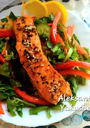 A picture of Salmon in honey glaze.
