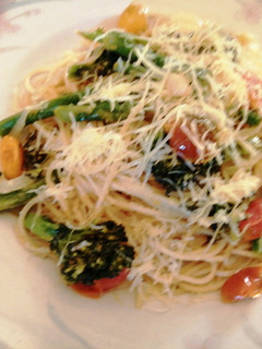 Una foto de Brocolini al limón con spaghetti