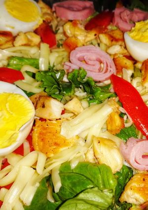 Una foto de Ensalada con pechuga de pollo