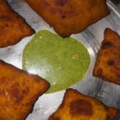 A picture of Bread pakoda.