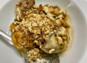 Hình của món Hột vịt lộn xào me.