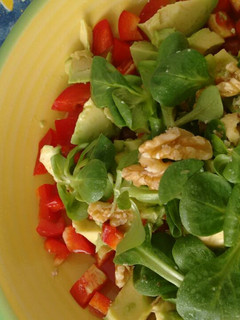 Una foto de Ensalada con toque de Agua de mar