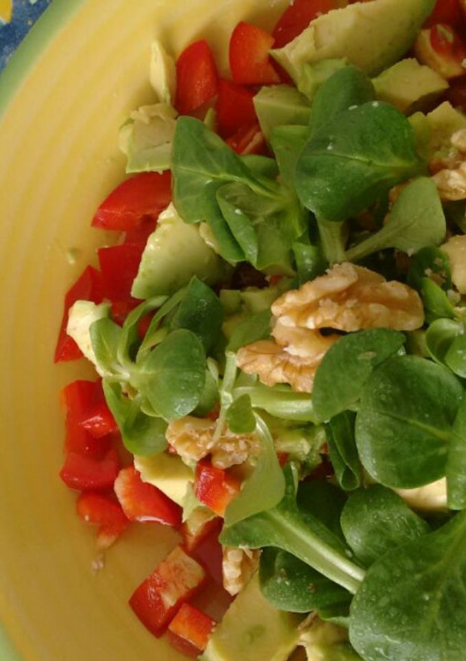 Una foto de Ensalada con toque de Agua de mar