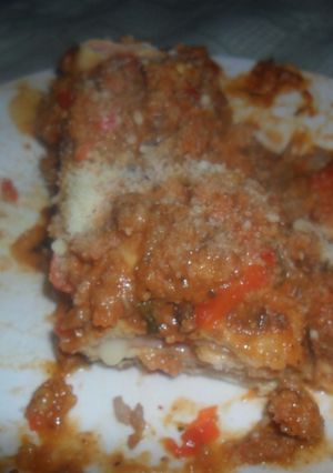 Una foto de Canelones de jamón y queso con salsa bolognesa 