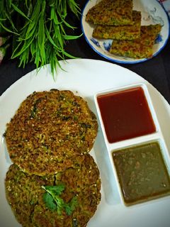 मूंगदाल हांडवो(moong daal handvo recipe in hindi) रेसिपी मुख्य फोटो