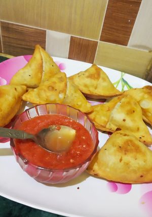 समोसा (samosa recipe in Hindi) रेसिपी मुख्य फोटो