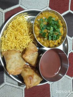 સમોસા (Samosa Recipe In Gujarati) રેસીપી મુખ્ય ફોટો