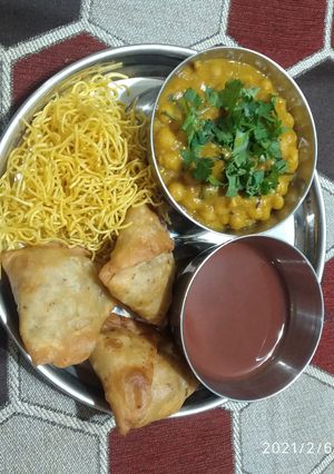 સમોસા (Samosa Recipe In Gujarati) રેસીપી મુખ્ય ફોટો