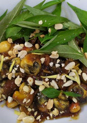 Hình của món Trứng cút lộn xào me.