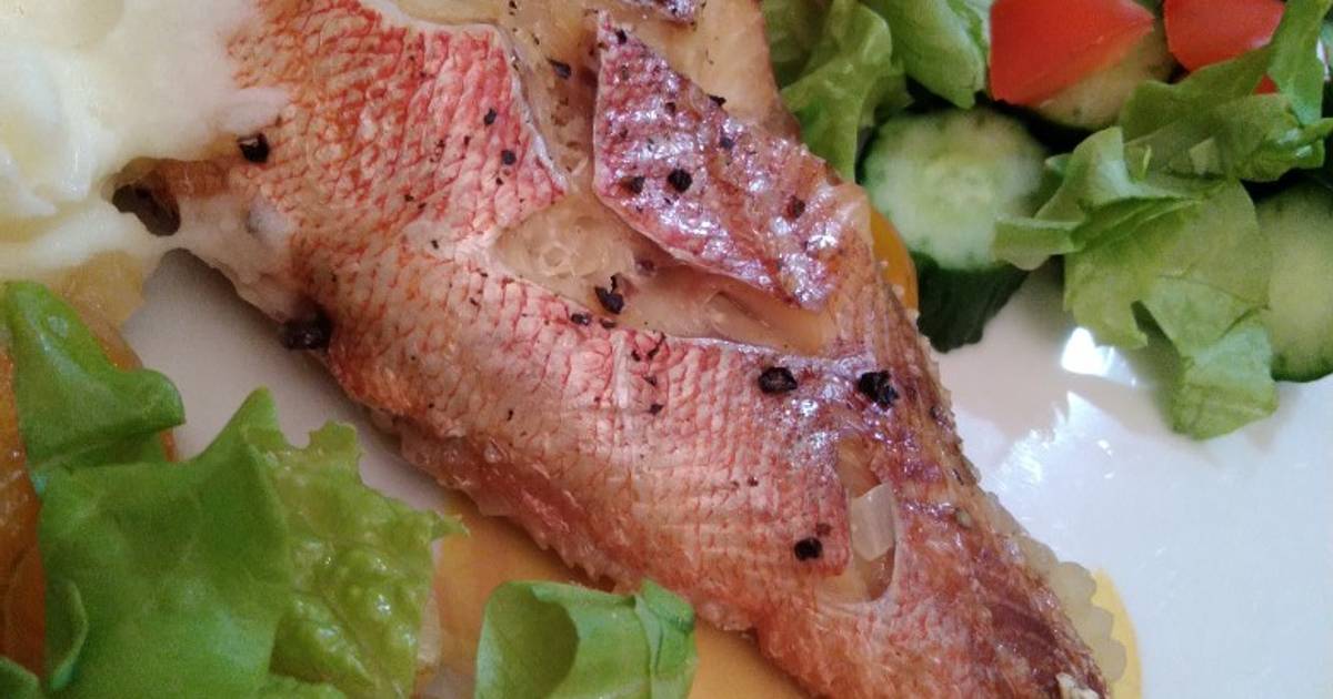 Запечь филе окуня. Филе морского окуня. морской окунь мясо. морской окунь запеченный в духовке. филе красного окуня.