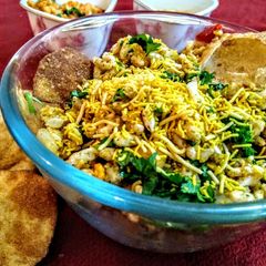 A picture of Jhaal muri (indian spicy).