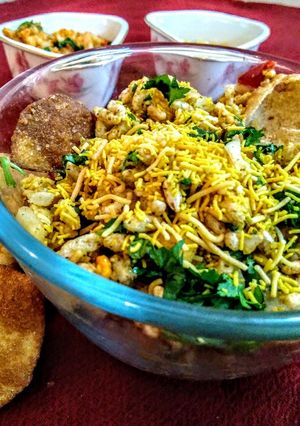 A picture of Jhaal muri (indian spicy).