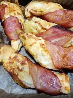 Una foto de Lazos de queso y bacon
