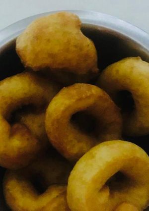 मेदू वडा(Medu vada recipe in Hindi) रेसिपी मुख्य फोटो