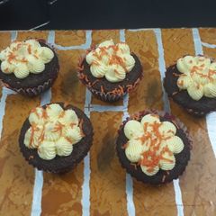 A picture of Orange and chocolate cupcakes.
