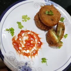 A picture of Anday Aloo k Kabab.