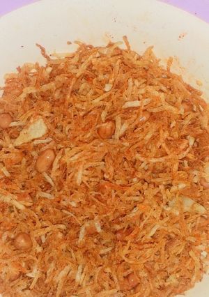 आलू लच्छा नमकीन (Aloo lachha namkeen recipe in Hindi) रेसिपी मुख्य फोटो