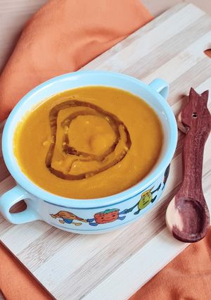 Una foto de Sopa saludable de zanahoria y avena 🥕 🥣