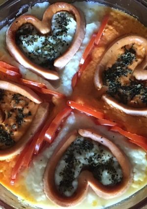 Une photo de Purées carottes et céleri au fromage tomates saucisses de Strasbourg et basilic