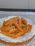Penne rigate cu sos de roșii și busuioc