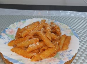 O poză a rețetei Penne rigate cu sos de roșii și busuioc.