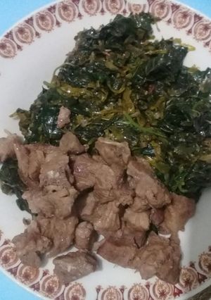 A picture of Fried mutton served with greens.