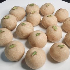 A picture of Til Bugga /Laddu.