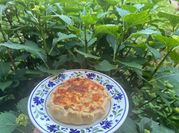 Una foto di pasta brise,ricotta, affettati