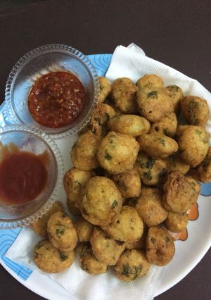 A picture of Urad moong dal ke pakode.