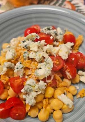 Una foto de Ensalada de Garbanzos con Queso Roquefort